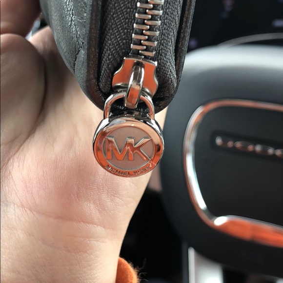 Gunmetal metallic Michael Kors wallet - Picture 4 of 5